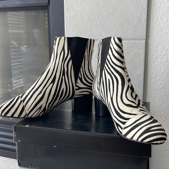 Rebecca Minkoff Zebra Animal Print Low Heel Izettetoo Boots size 10 - Picture 3 of 6